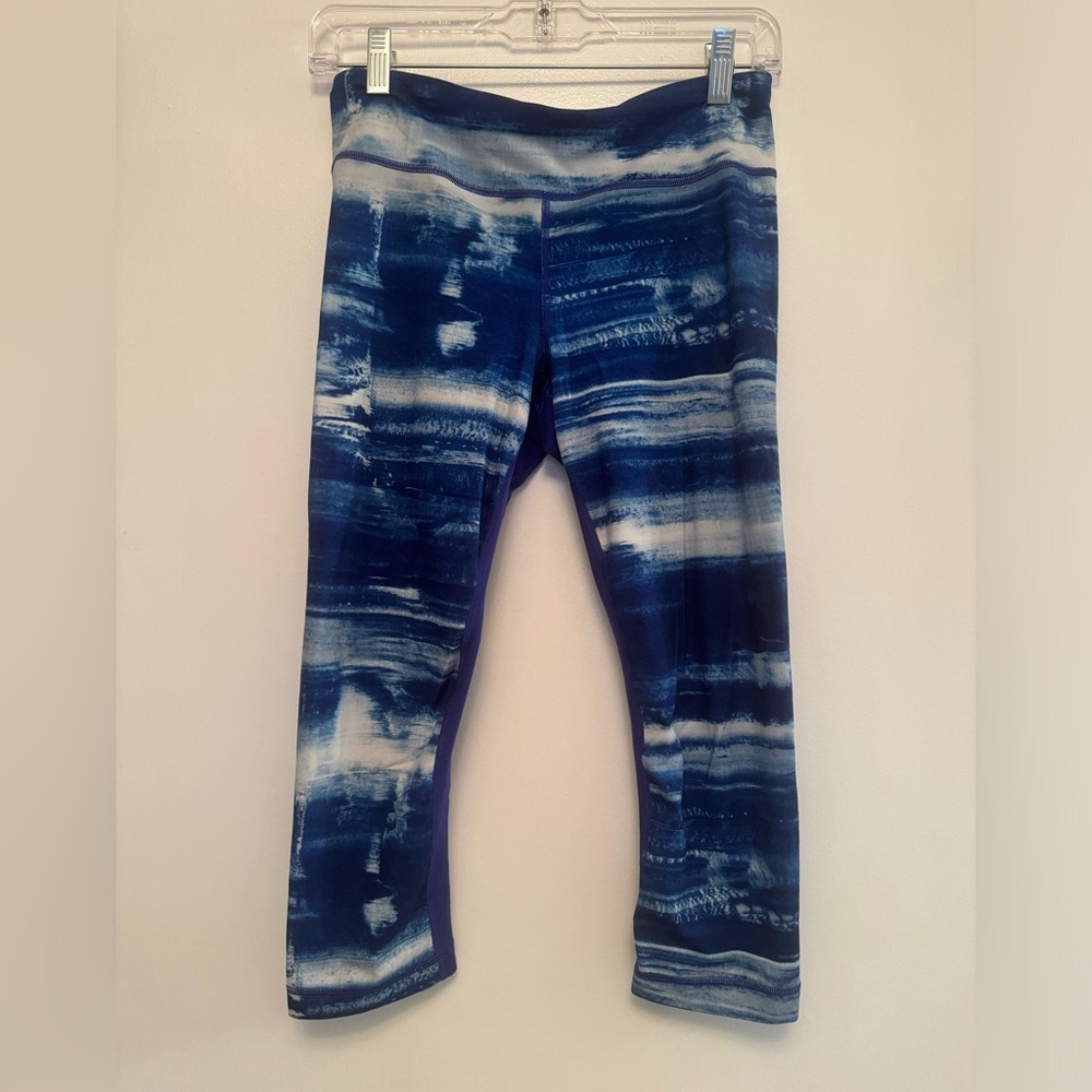 Under Armour workout crop pants, size small